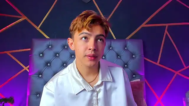 Lian Miller1  online show from November 2025 12:26:01 PM