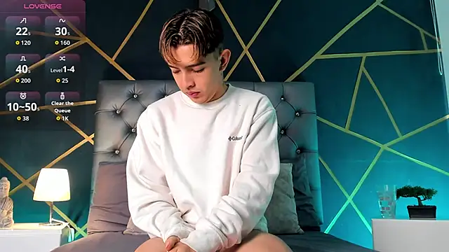 Lian Miller1  online show from March 2026 12:23:02 PM