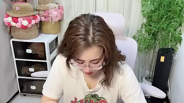 NEWONETO online show from May 2026 12:33:01 PM