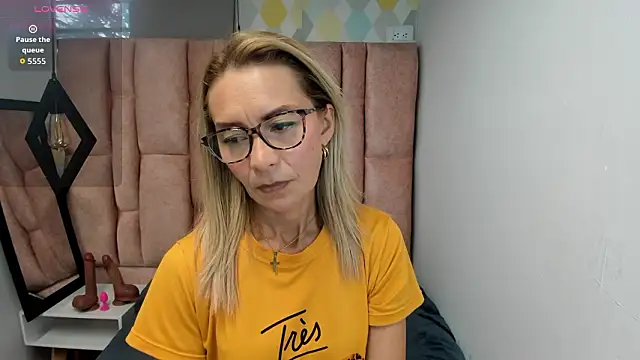 Issa Milf   online show from March 2026 01:18:01 PM