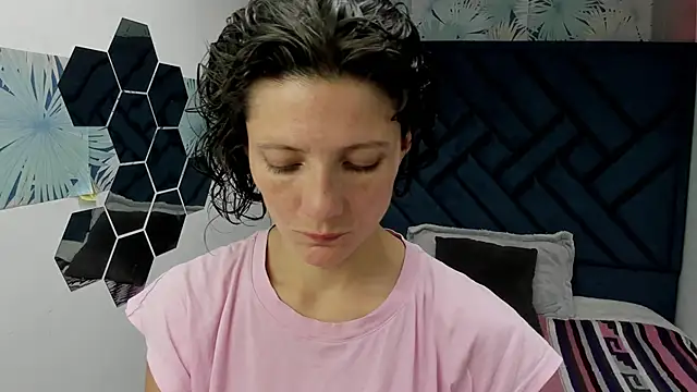 Valery More   online show from November 2025 12:26:01 PM