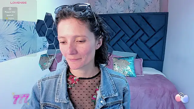 Valery More   online show from May 2026 01:08:01 PM