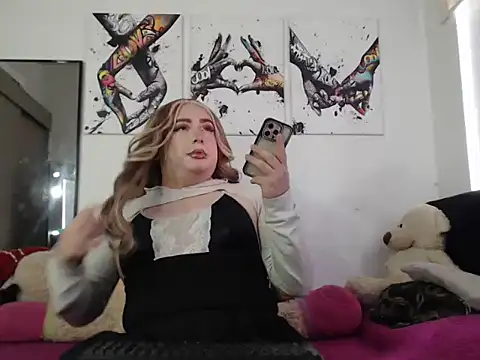 Redvelvett22 online show from October 2025 07:23:02 PM