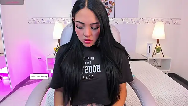 AndreaG  online show from November 2025 08:30:01 PM