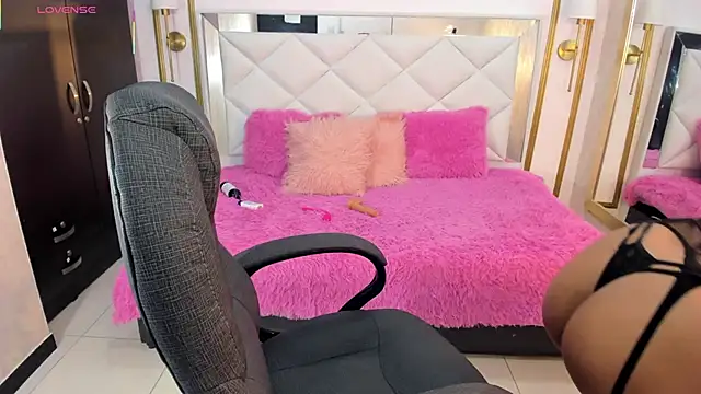 i kristi online show from October 2025 07:47:01 PM