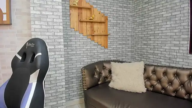 Snapshot of Alisonn_Doll chatting on November 2025 12:18:01 PM Alisonn Doll online show from November 2025 12:18:01 PM