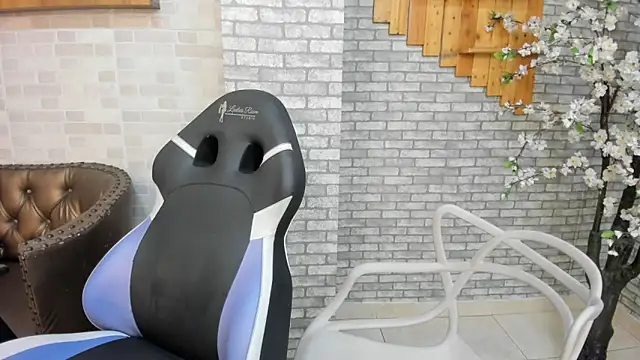 Snapshot of Alisonn_Doll chatting on December 2025 12:12:02 PM Alisonn Doll online show from December 2025 12:12:02 PM