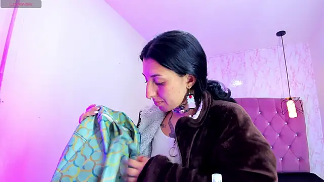 Snapshot of Iris__77 chatting on October 2025 05:13:02 PM Iris 77 online show from October 2025 05:13:02 PM