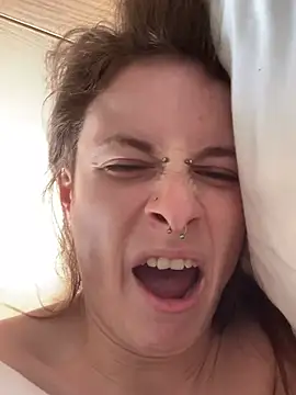 GoldenPussy1329 online show from February 2026 04:16:01 PM