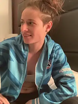 Snapshot of GoldenPussy1329 chatting on March 2026 10:13:02 PM GoldenPussy1329 online show from March 2026 10:13:02 PM