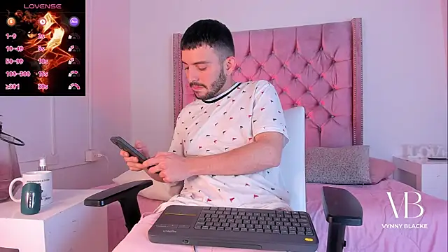 Snapshot of VynnyBlacke_ chatting on November 2025 09:14:01 PM VynnyBlacke online show from November 2025 09:14:01 PM