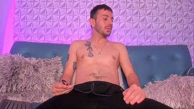 Snapshot of VynnyBlacke_ chatting on November 2025 08:18:02 PM VynnyBlacke online show from November 2025 08:18:02 PM