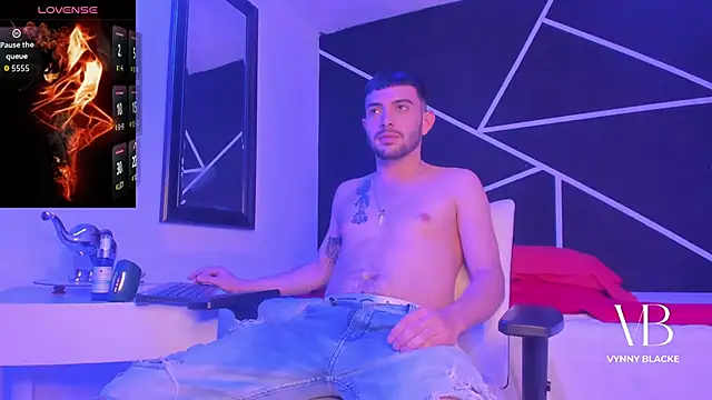 Snapshot of VynnyBlacke_ chatting on December 2025 10:15:01 PM VynnyBlacke online show from December 2025 10:15:01 PM