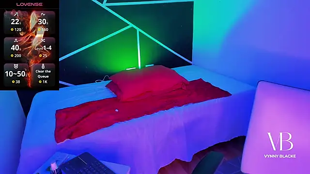 Snapshot of VynnyBlacke_ chatting on December 2025 09:43:01 PM VynnyBlacke online show from December 2025 09:43:01 PM