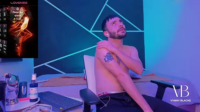 Snapshot of VynnyBlacke_ chatting on December 2025 09:22:02 PM VynnyBlacke online show from December 2025 09:22:02 PM