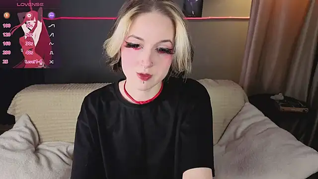 Snapshot of luna_son chatting on March 2026 09:40:02 PM luna son online show from March 2026 09:40:02 PM