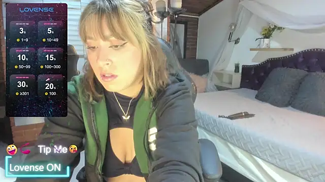 sophialyh 1 online show from April 2026 12:39:02 PM