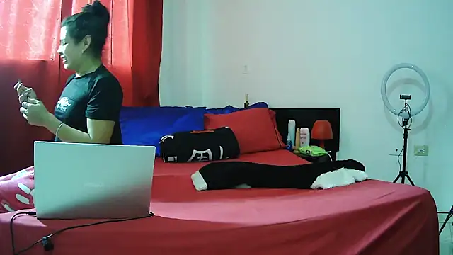 Snapshot of MissAsly chatting on December 2025 12:03:02 PM MissAsly online show from December 2025 12:03:02 PM