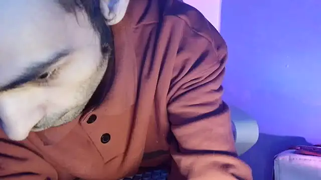 highinhtxx online show from June 2026 12:06:01 AM