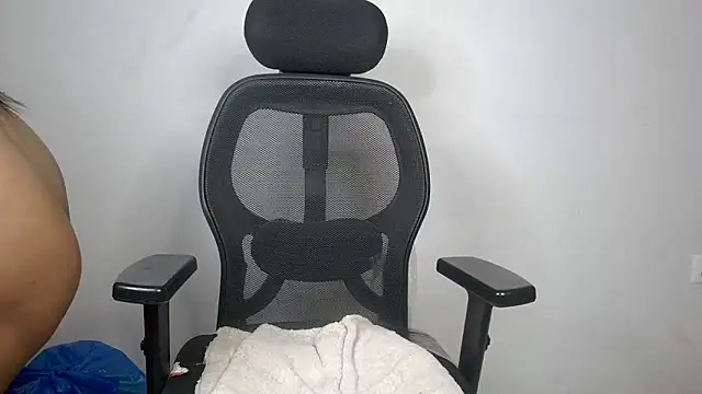 mooonlightbaby online show from April 2026 07:11:02 PM