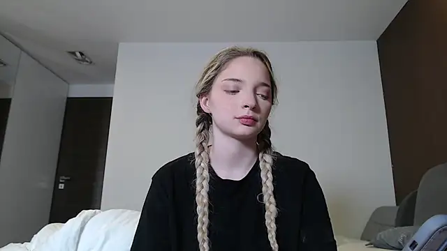 jessicahbelle online show from June 2026 11:00:01 PM