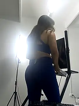 chloe  Jones  online show from November 2025 12:38:02 PM