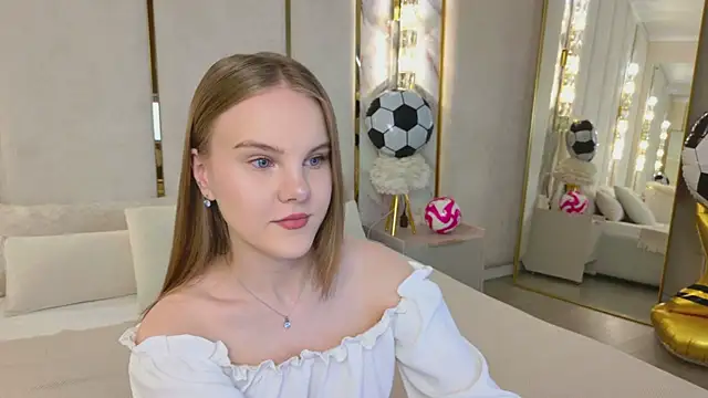 Lili Lohan online show from July 2026 05:09:02 AM
