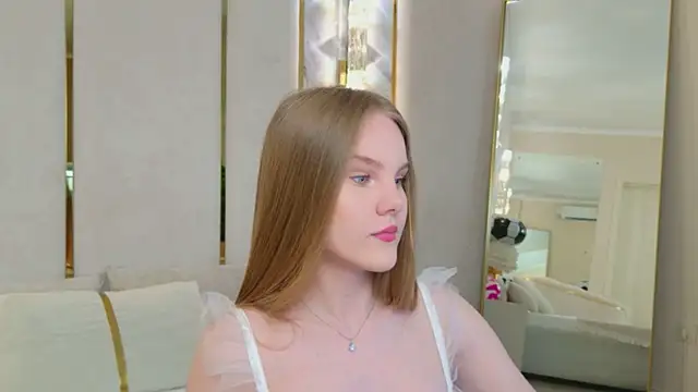 Lili Lohan online show from July 2026 05:02:02 AM