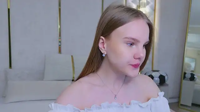 Lili Lohan online show from July 2026 05:01:01 AM