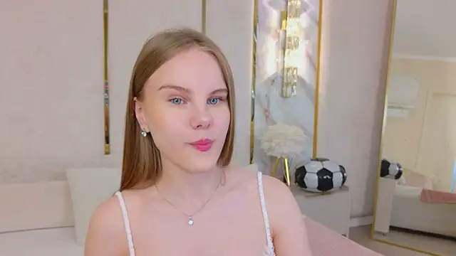 Lili Lohan online show from July 2026 05:10:02 AM
