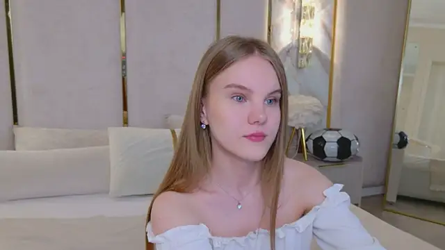 Lili Lohan online show from July 2026 05:10:02 AM