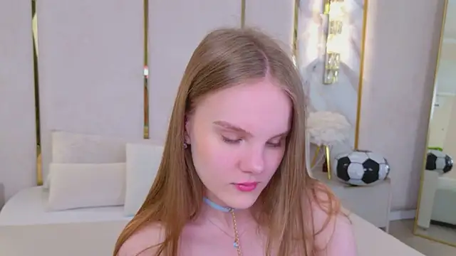 Lili Lohan online show from July 2026 05:03:02 AM