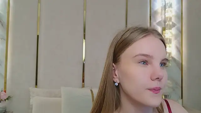 Lili Lohan online show from July 2026 05:04:01 AM