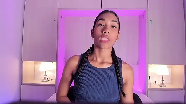 Snapshot of AnahiCollins chatting on February 2026 11:44:01 AM AnahiCollins online show from February 2026 11:44:01 AM