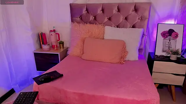 Snapshot of julianaarboleda chatting on February 2025 12:33:01 PM julianaarboleda online show from February 2025 12:33:01 PM