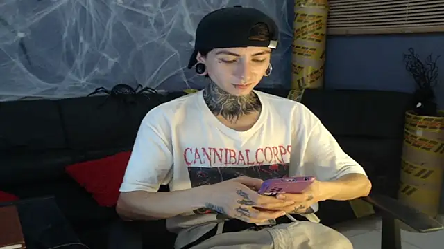 Snapshot of Kuregari_xs chatting on October 2025 01:42:02 AM Kuregari xs online show from October 2025 01:42:02 AM