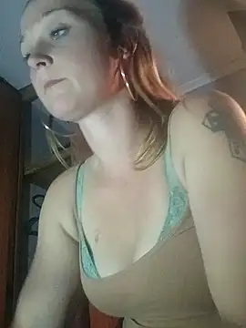 Queen2454 online show from April 2026 09:15:01 AM