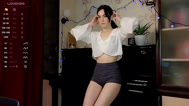 Snapshot of di_moon chatting on October 2025 02:27:02 PM di moon online show from October 2025 02:27:02 PM