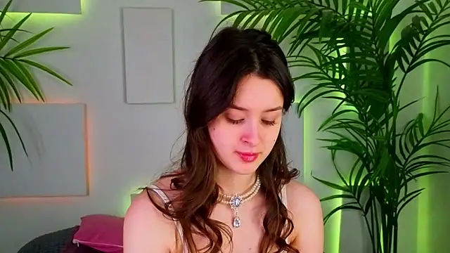 EvaSwen online show from December 2025 09:00:02 PM