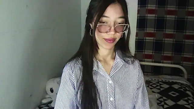 Snapshot of Mikha_Ela chatting on October 2025 04:38:01 AM Mikha Ela online show from October 2025 04:38:01 AM