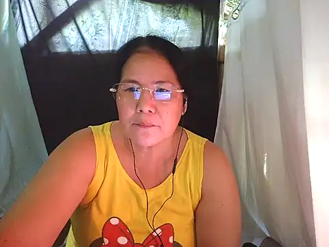 Snapshot of milagrose_rose chatting on May 2026 03:35:01 AM milagrose rose online show from May 2026 03:35:01 AM