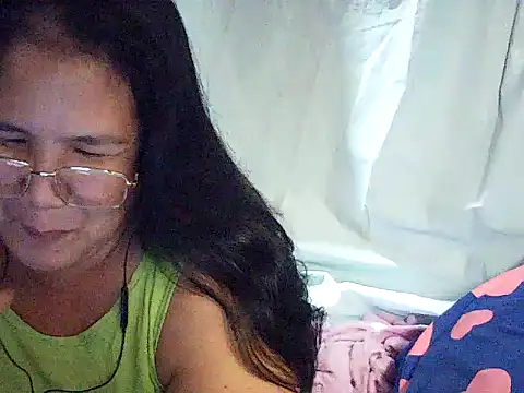 Snapshot of milagrose_rose chatting on June 2026 08:13:01 AM milagrose rose online show from June 2026 08:13:01 AM