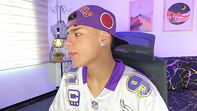 Snapshot of kevienmiet chatting on October 2025 11:19:01 AM kevienmiet online show from October 2025 11:19:01 AM