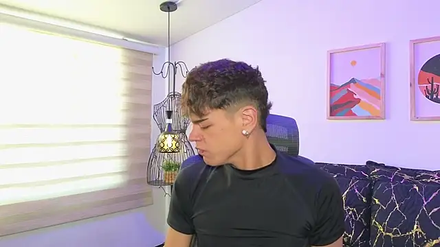 Snapshot of kevienmiet chatting on October 2025 11:30:01 AM kevienmiet online show from October 2025 11:30:01 AM