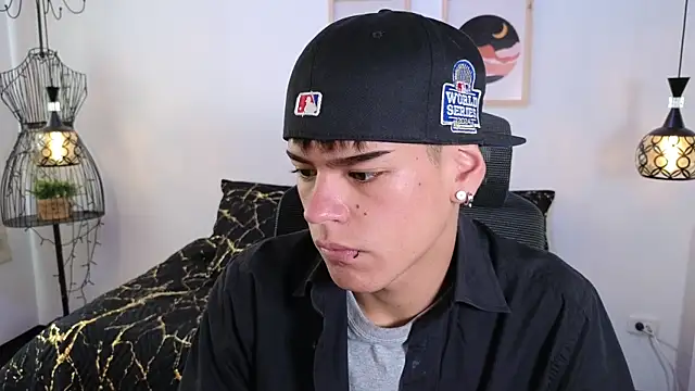 Snapshot of kevienmiet chatting on October 2025 11:42:02 AM kevienmiet online show from October 2025 11:42:02 AM