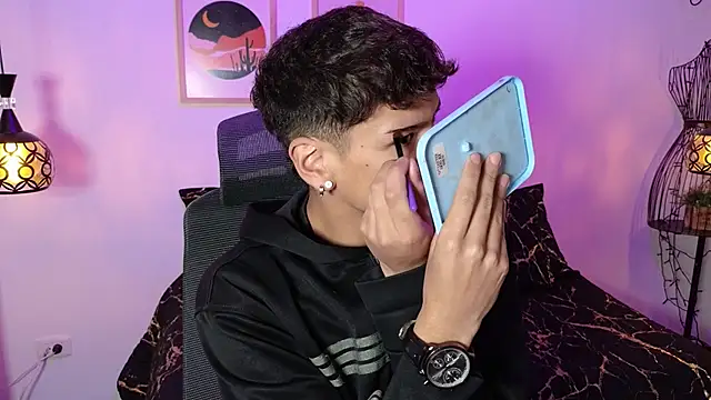 Snapshot of kevienmiet chatting on October 2025 11:31:02 AM kevienmiet online show from October 2025 11:31:02 AM