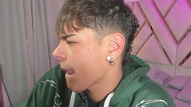 Snapshot of kevienmiet chatting on October 2025 11:44:01 AM kevienmiet online show from October 2025 11:44:01 AM