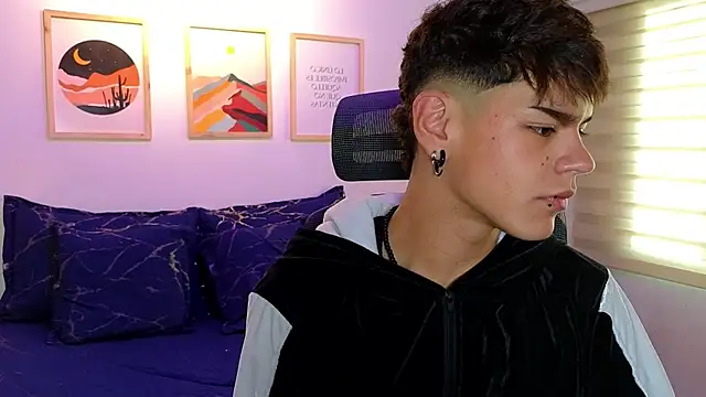 Snapshot of kevienmiet chatting on October 2025 12:06:02 PM kevienmiet online show from October 2025 12:06:02 PM