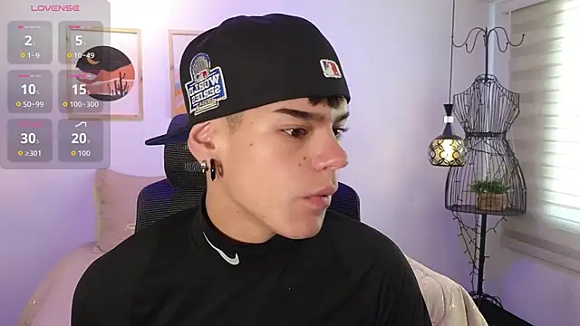 Snapshot of kevienmiet chatting on October 2025 11:47:02 AM kevienmiet online show from October 2025 11:47:02 AM