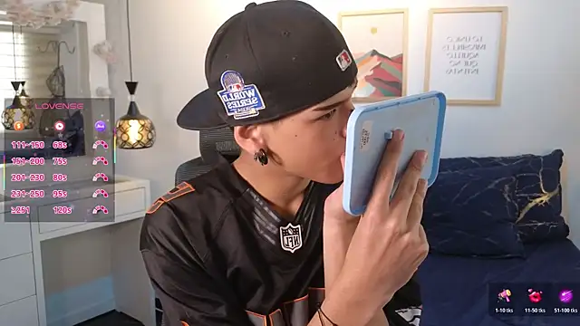 Snapshot of kevienmiet chatting on October 2025 11:55:01 AM kevienmiet online show from October 2025 11:55:01 AM